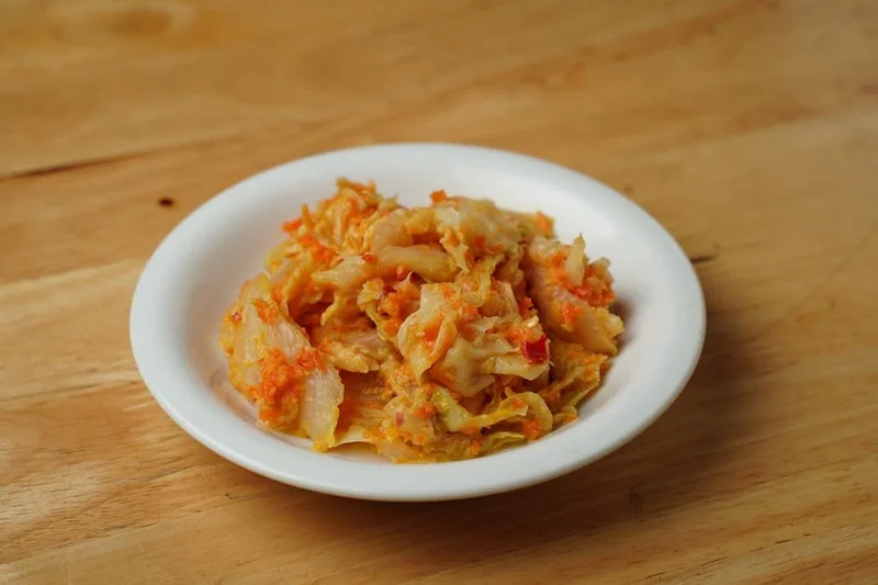Koreaanse Kimchi Pannenkoek met gefermenteerde rode kool en miso mayonaise