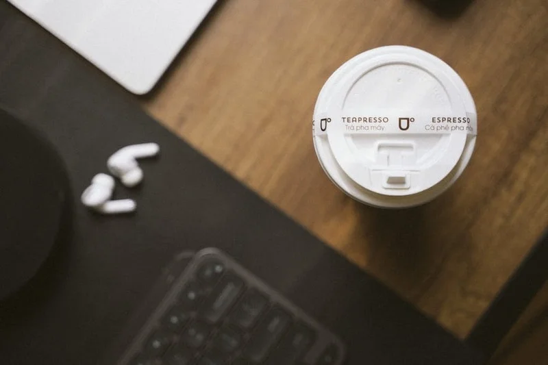 Person working with headphones in a cafe
